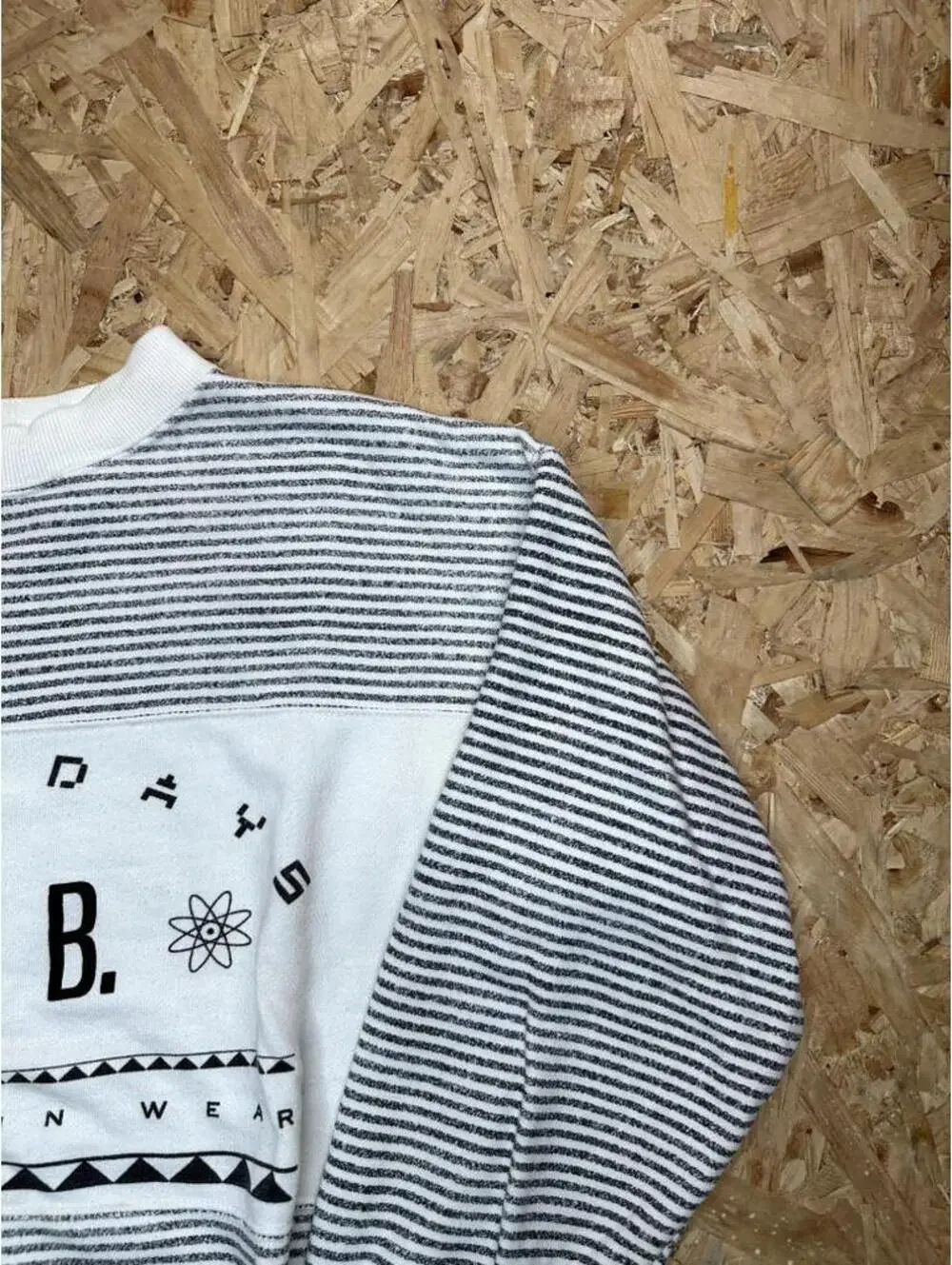 Vintage Saturdays BSB Sweatshirt Mens Medium White Striped Graphic Pullover